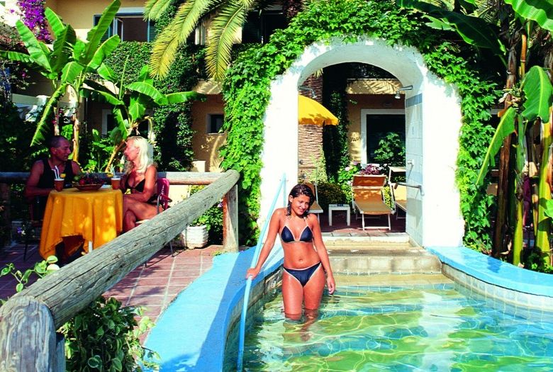 Hotel Terme Villa Angela - mese di Luglio - Hotel villa angela - piscina